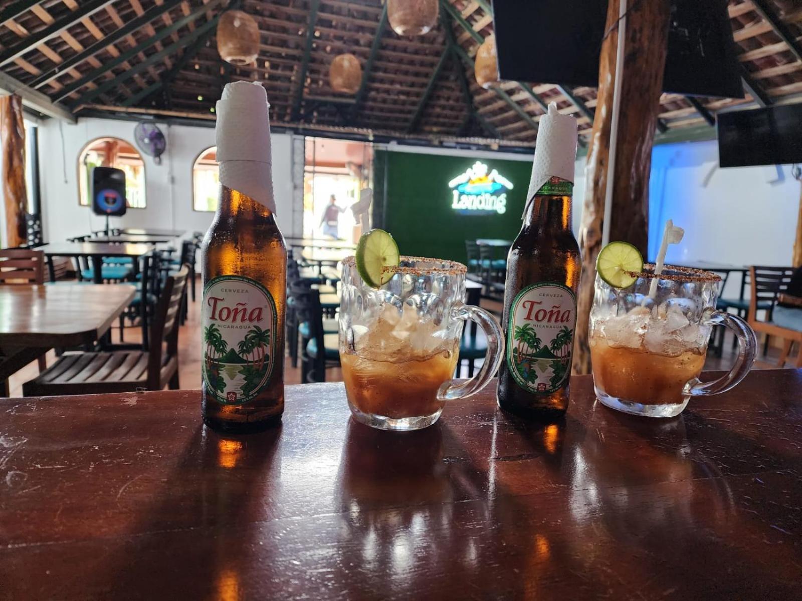 The Landing Hotel And Restaurant Moyogalpa Exterior foto