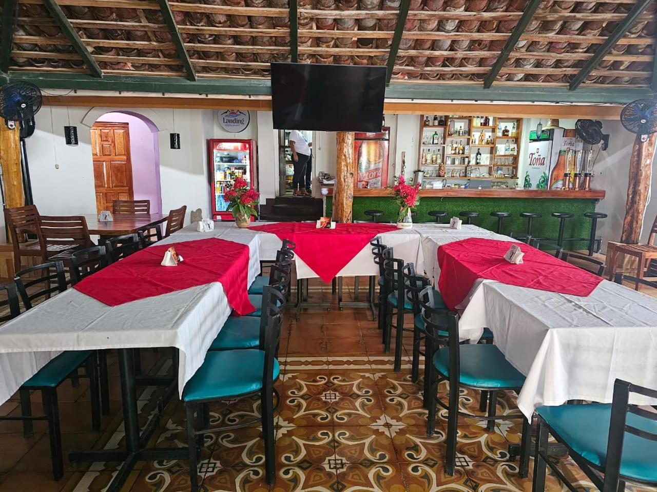 The Landing Hotel And Restaurant Moyogalpa Exterior foto